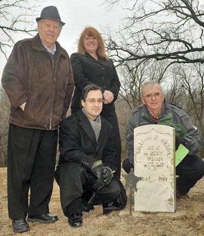 Headstone Wreath Reads Landing MN 55968